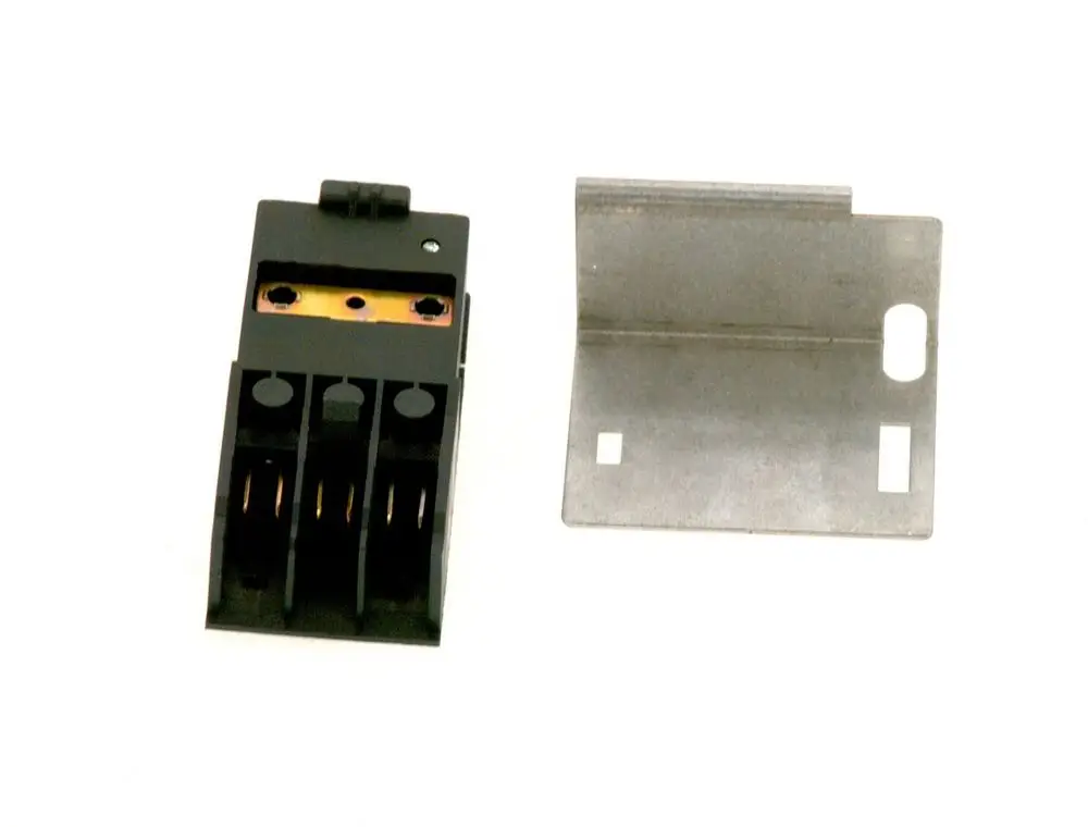 Schwarze BOSCH Netzanschlusskomponente mit mehreren Kontakten und einer metallischen Halterung, auf hellem Hintergrund.